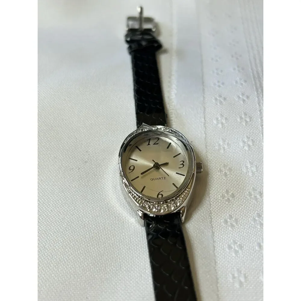 Women's Silver Analog Watch New Battery Arabic Numerals Oval Dial 2010s Casual